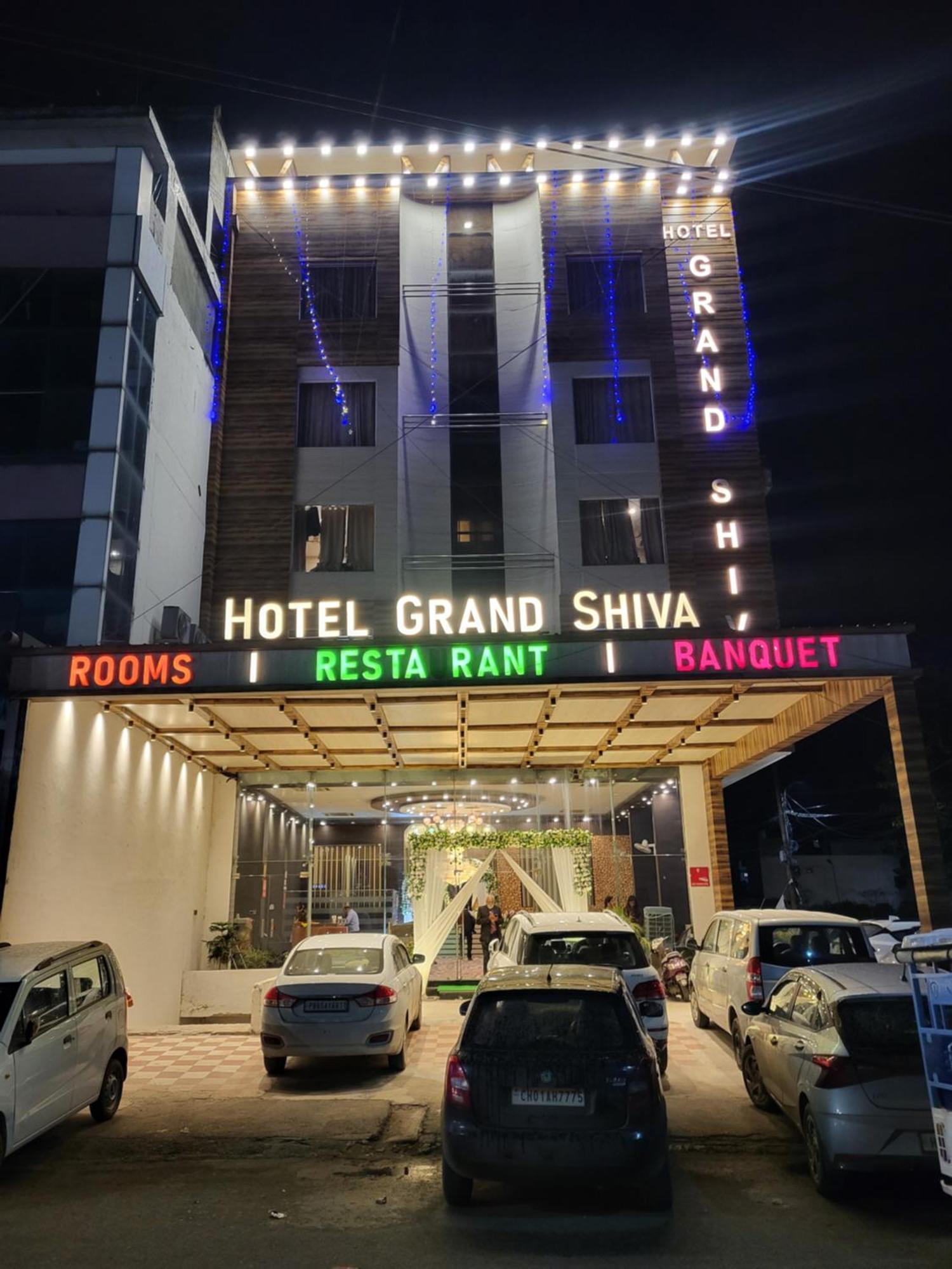 Oaktel Grand Shiva Near Ganga Ghat