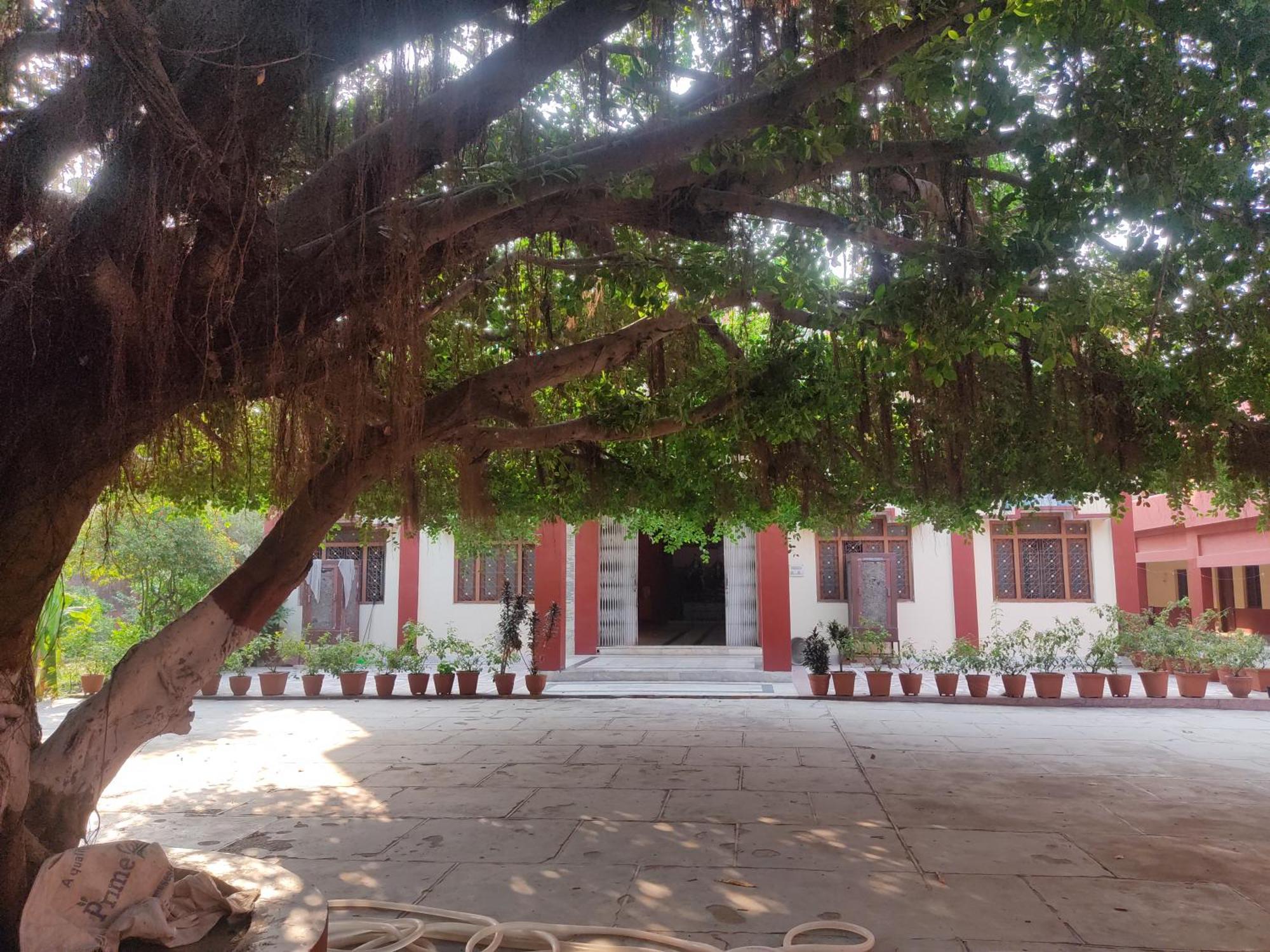 Parmarth Gyan Mandir By Pandit Ji Aparthotel