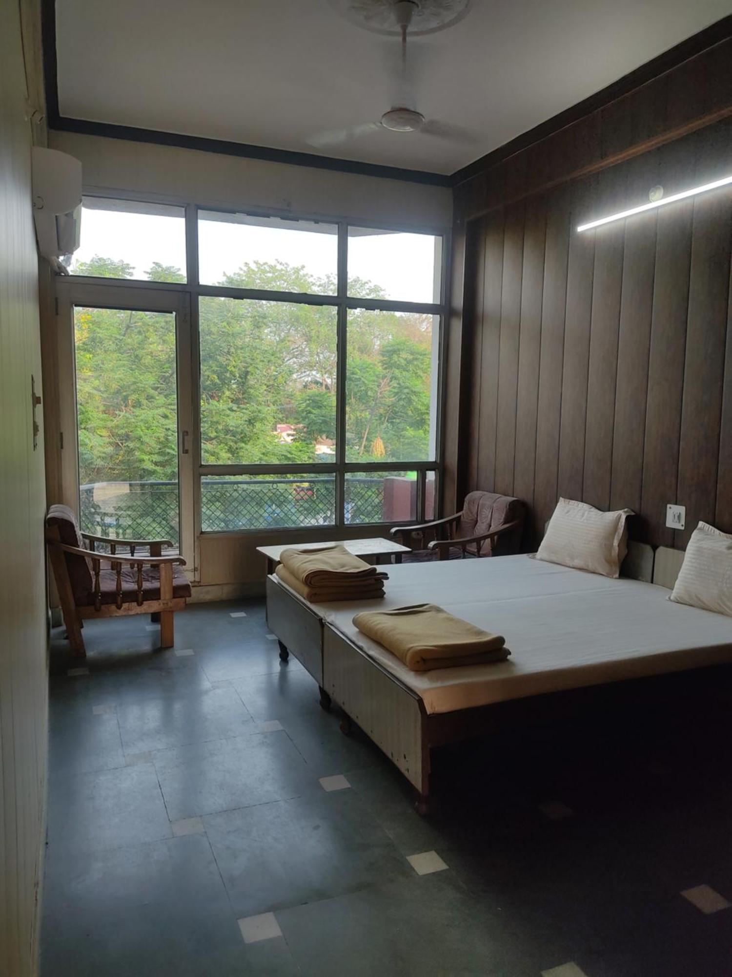 Aparthotel Parmarth Gyan Mandir By Pandit Ji *