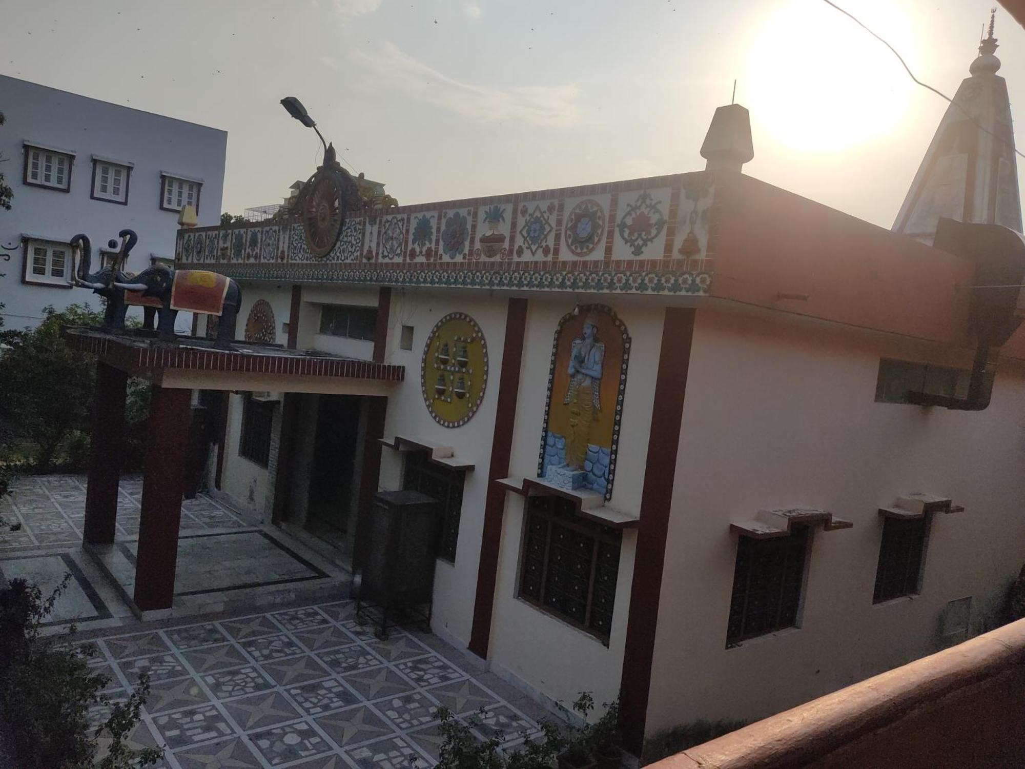 Parmarth Gyan Mandir By Pandit Ji Aparthotel *