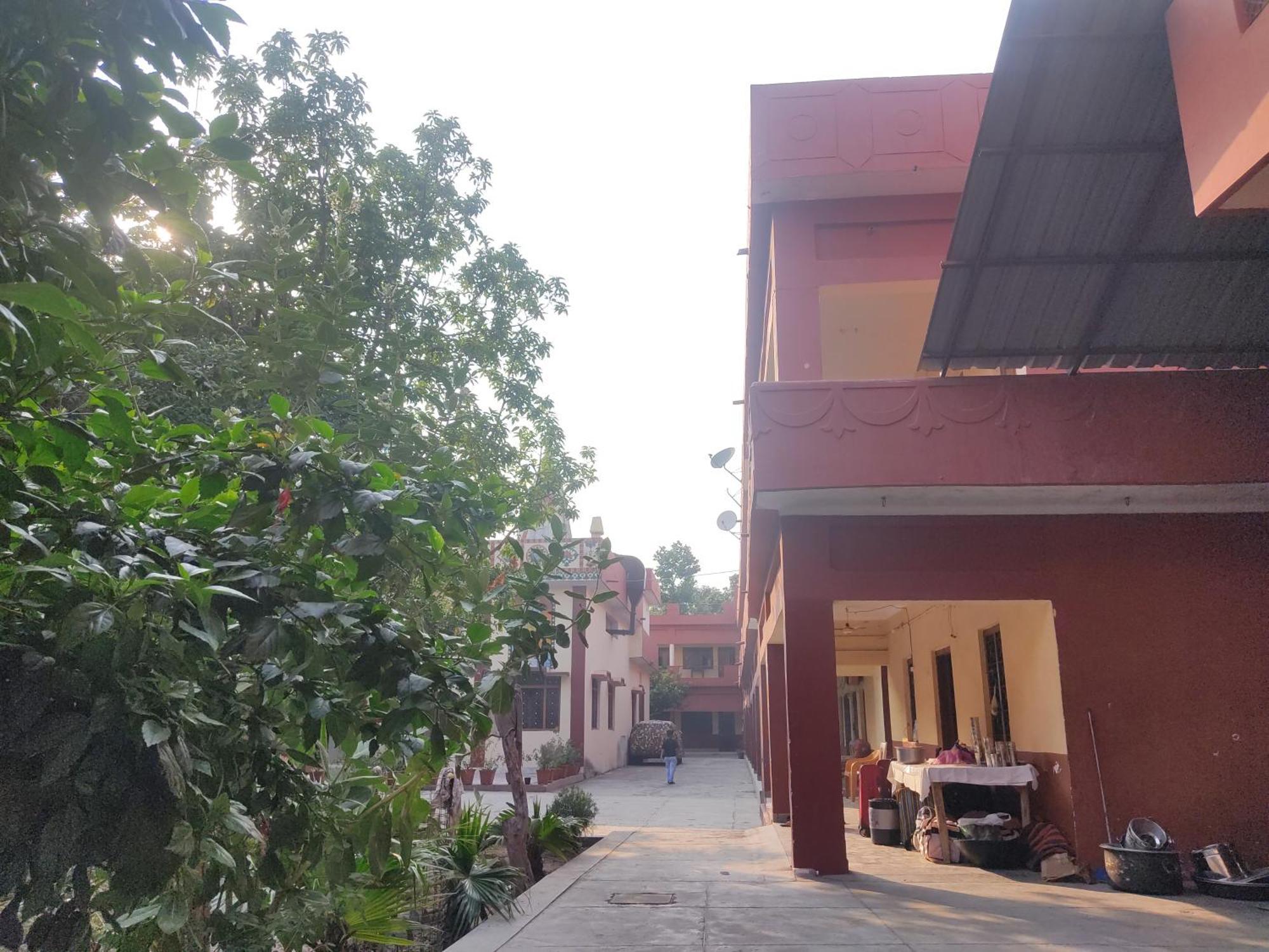 Parmarth Gyan Mandir By Pandit Ji Aparthotel *