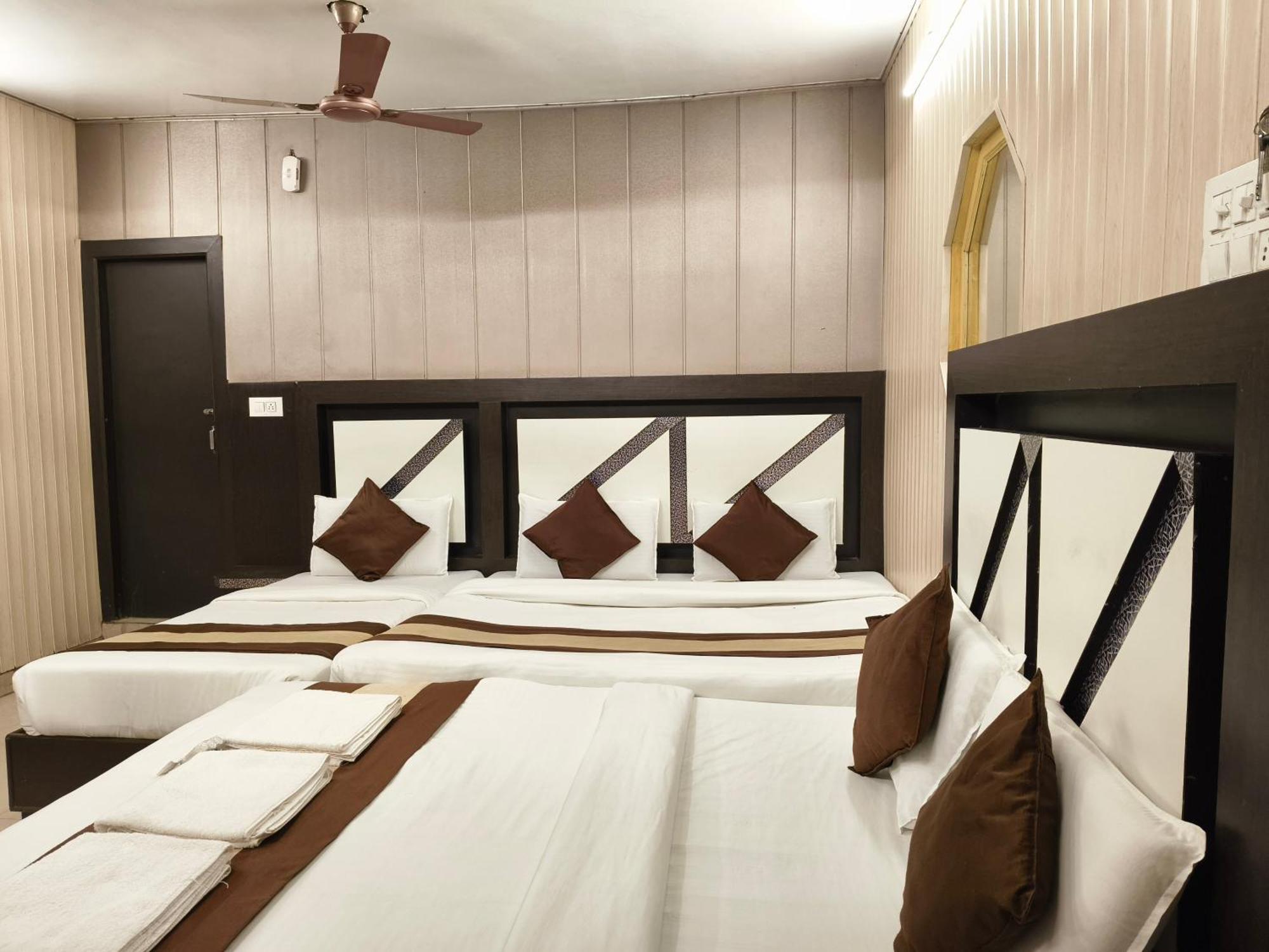 Pardesi,har Ki Pauri Road Hotel