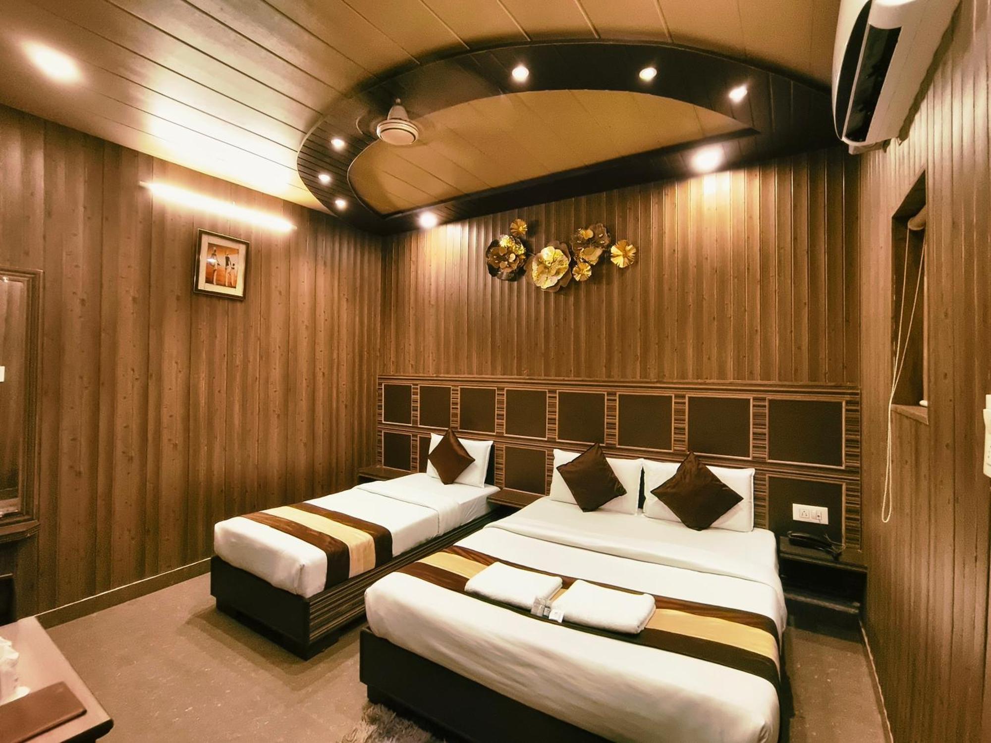 Hotel Pardesi,har Ki Pauri Road 2*