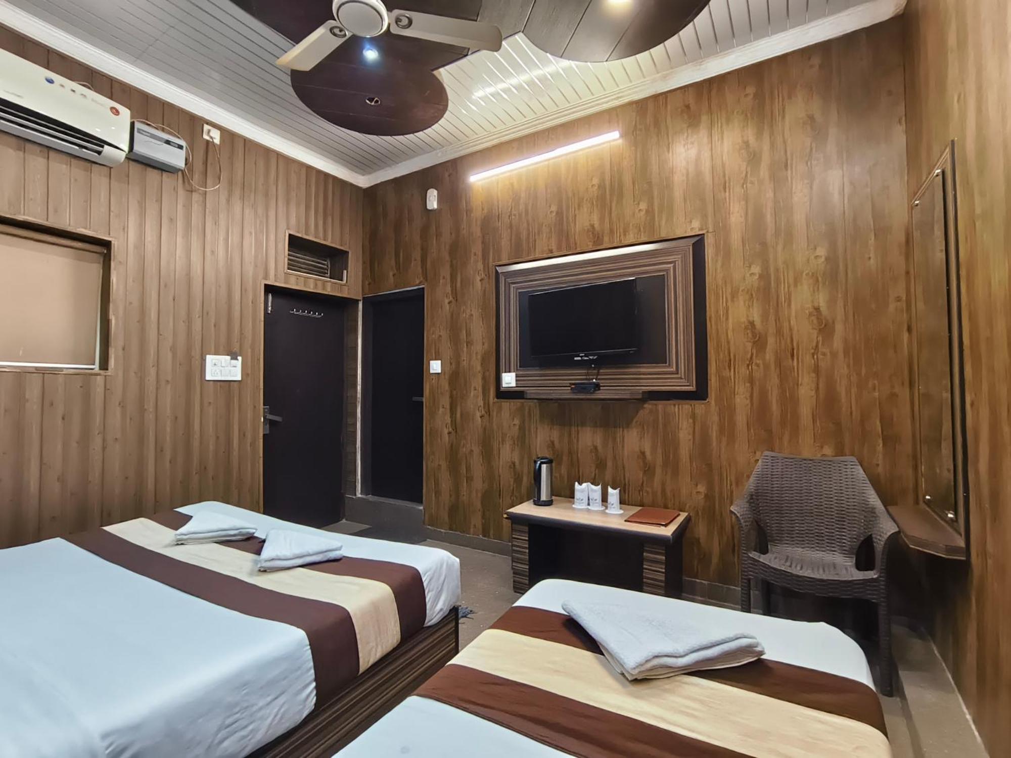 Hotel Pardesi,har Ki Pauri Road 2*