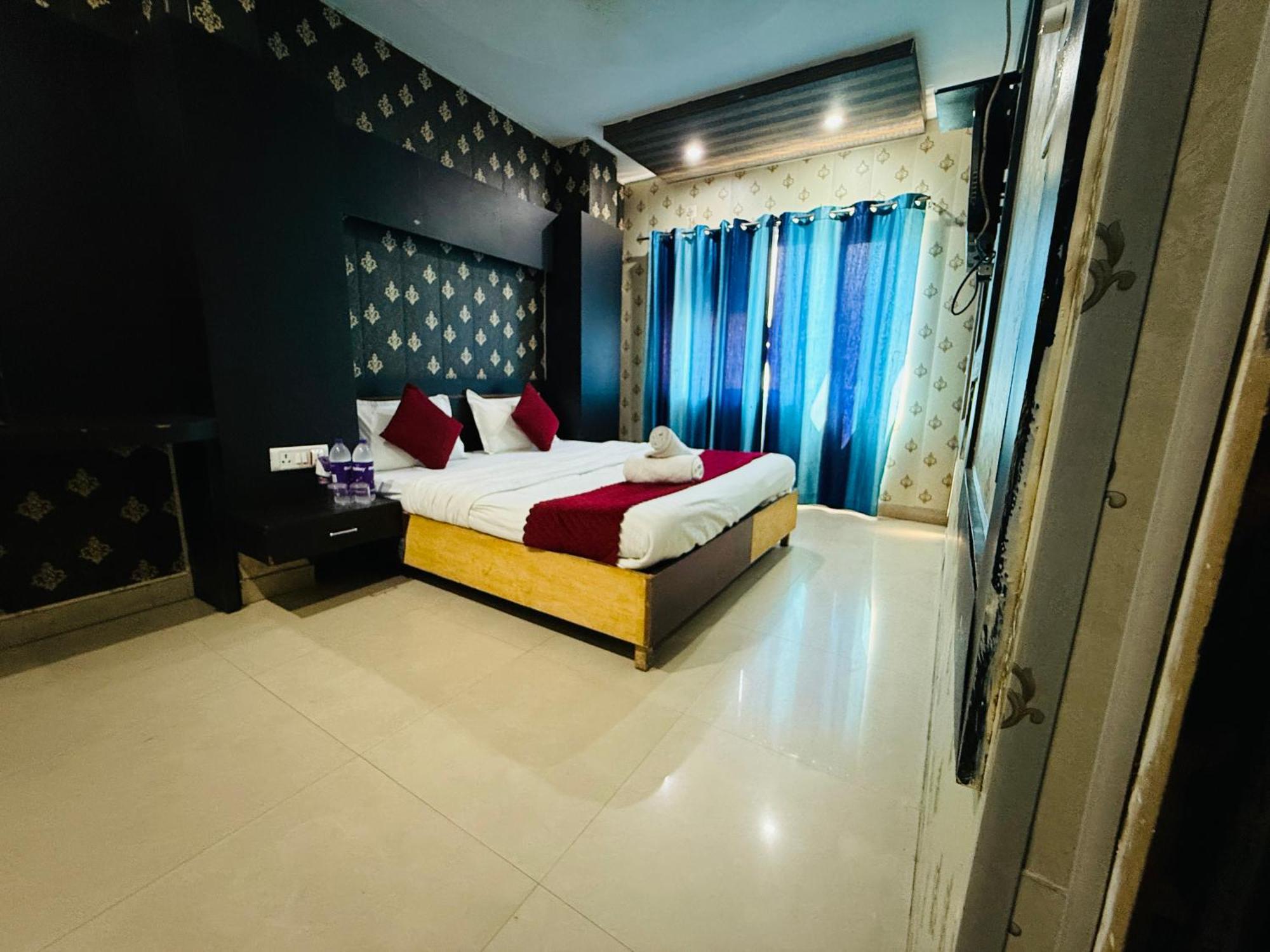 The Ganga View - Selling In Hotel