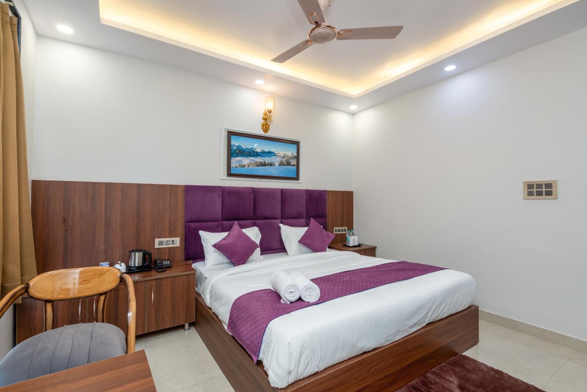 Hotel Purple Dot