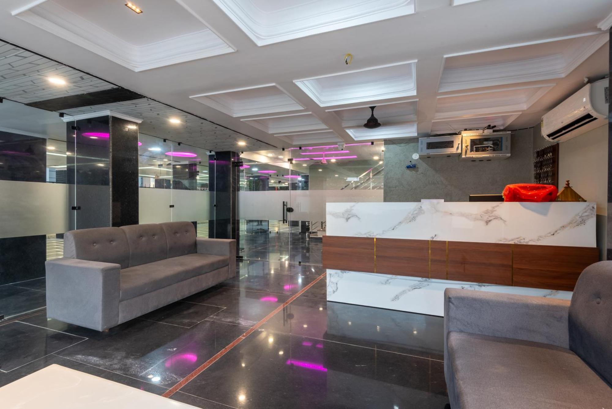 Purple Dot Hotel 4*