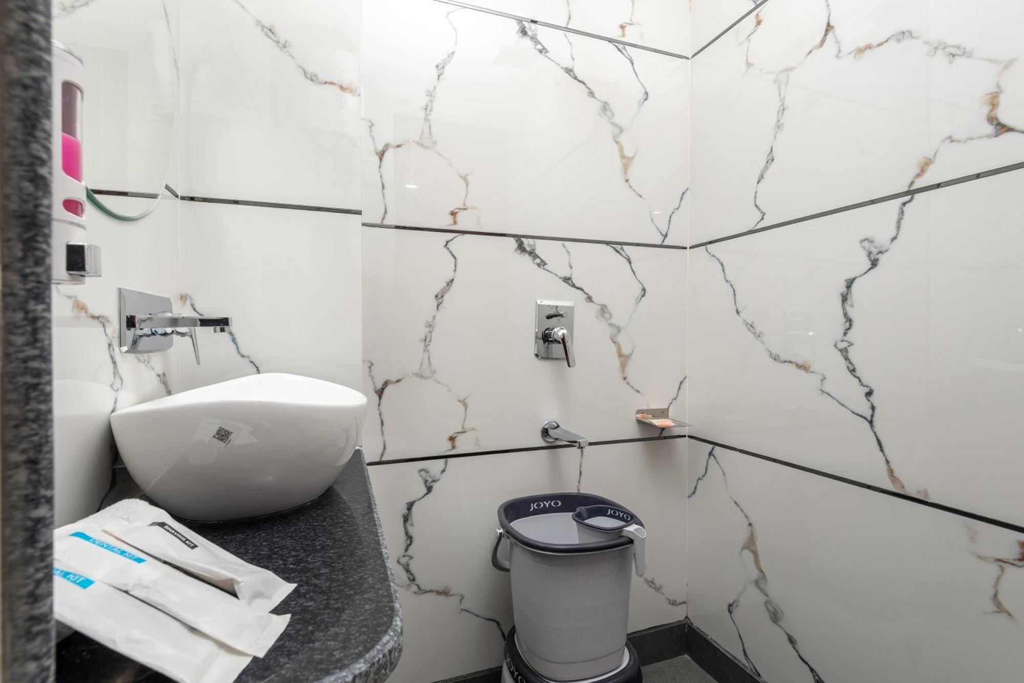 Hotel Purple Dot 4*