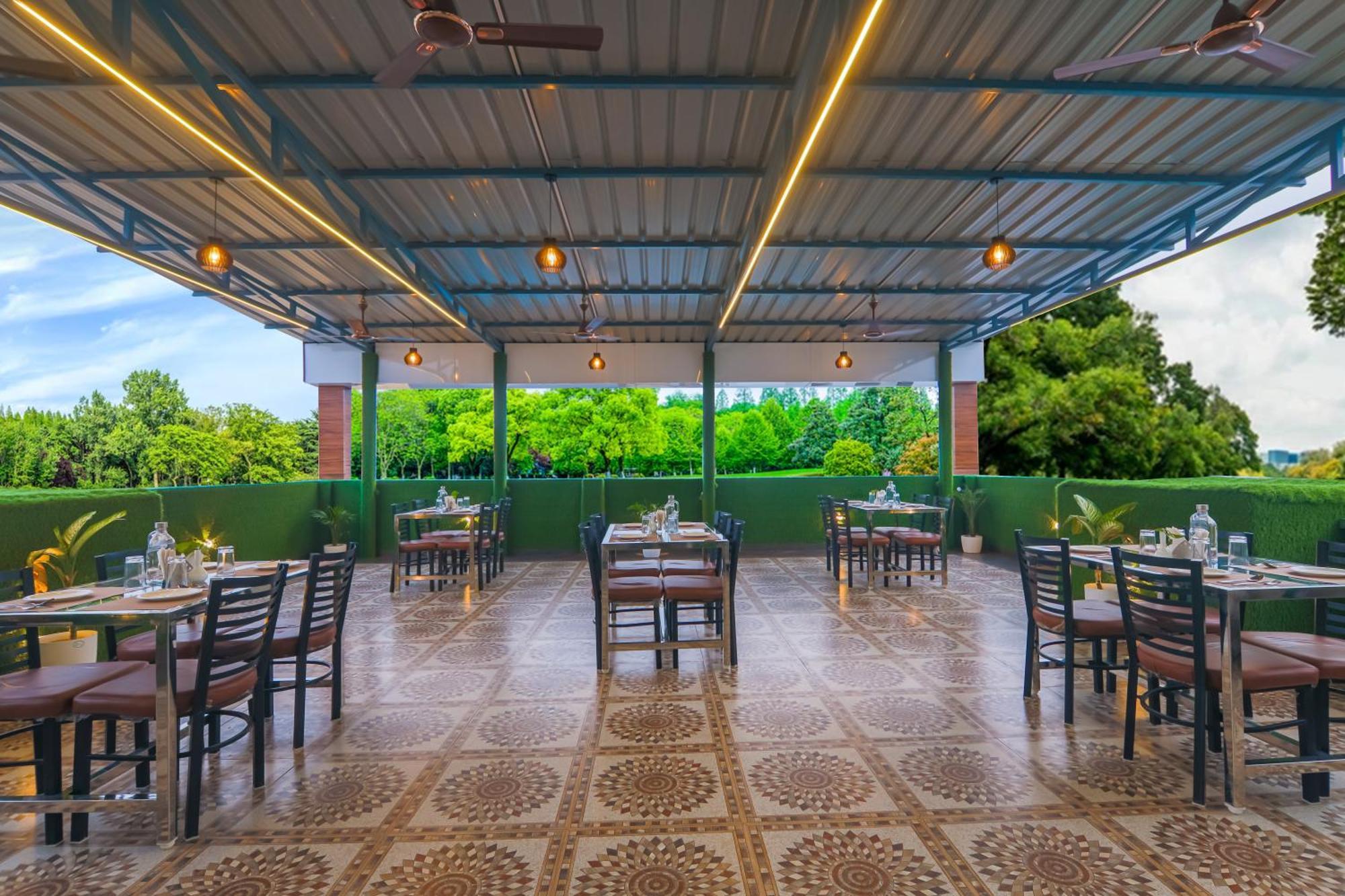 One Earth Ganga Stone Hotel 3*