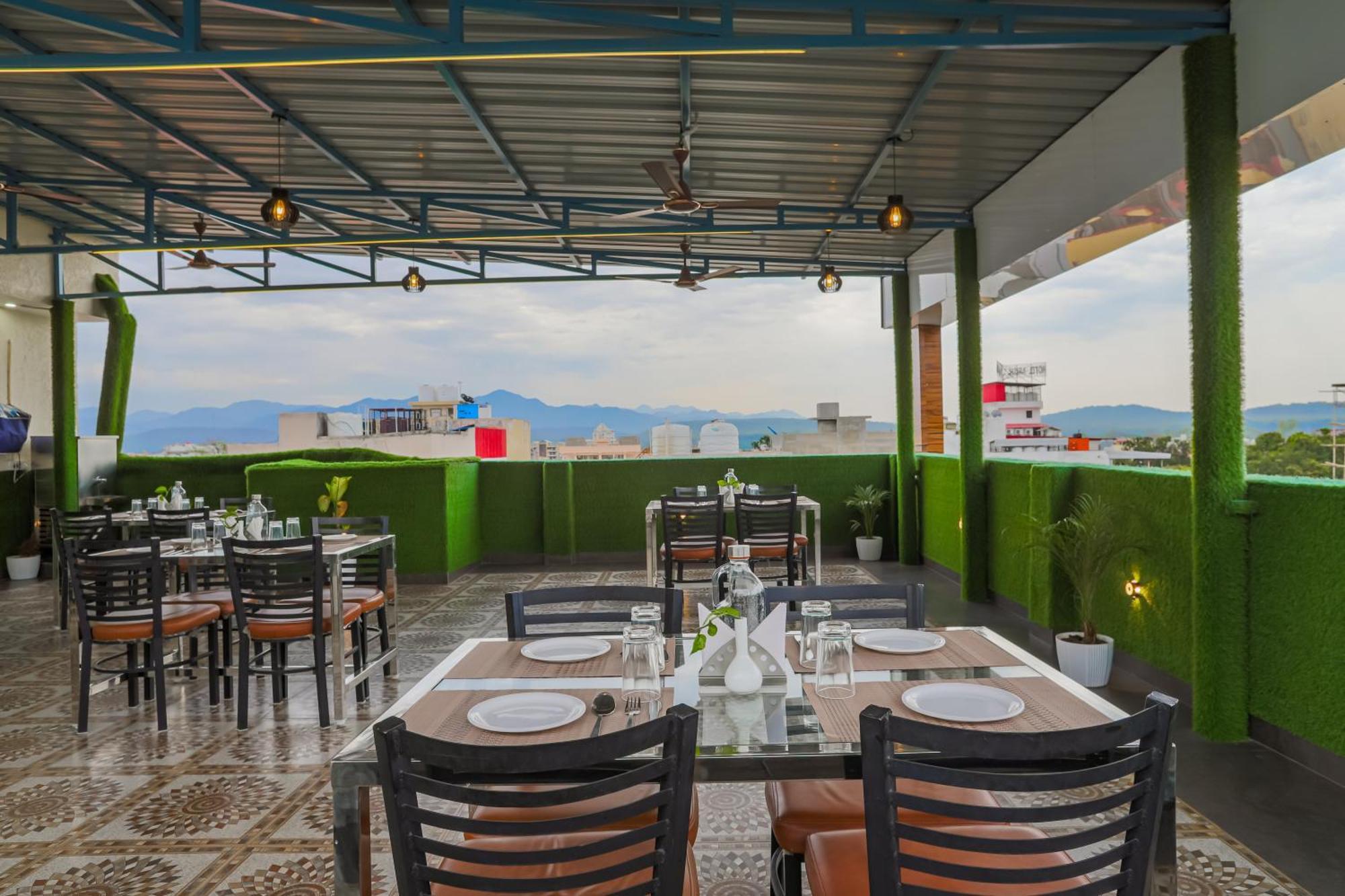 One Earth Ganga Stone Hotel 3*
