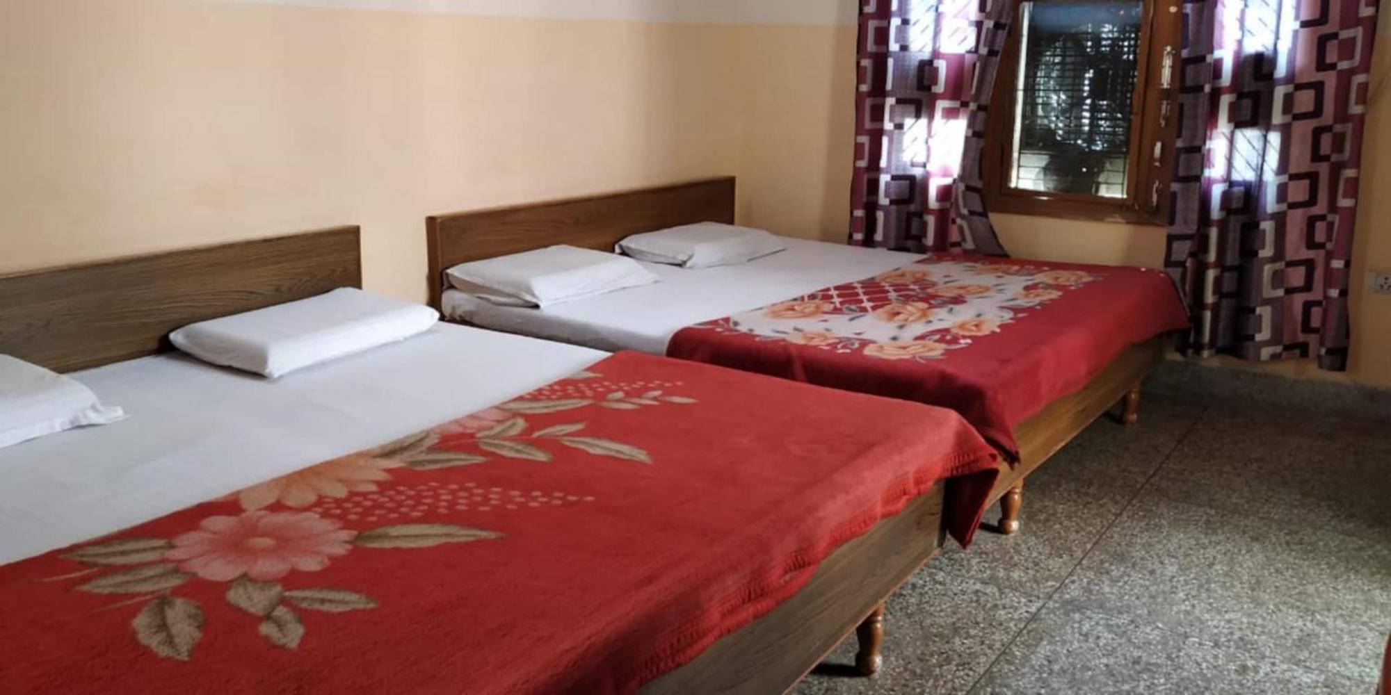 Gaytri Near Mansa Devi Temple And Chandi Devi Temple ! Ganga River- Free Wifi And Parking Facilities- Budget Hotel