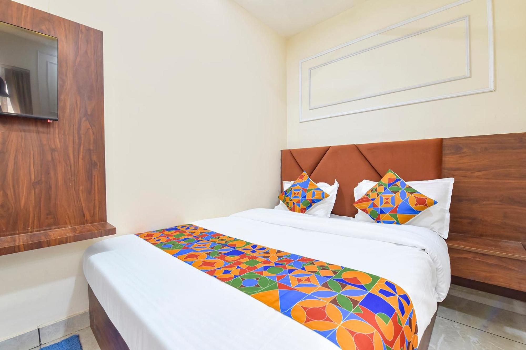 Fabhotel Royal Portico 3*
