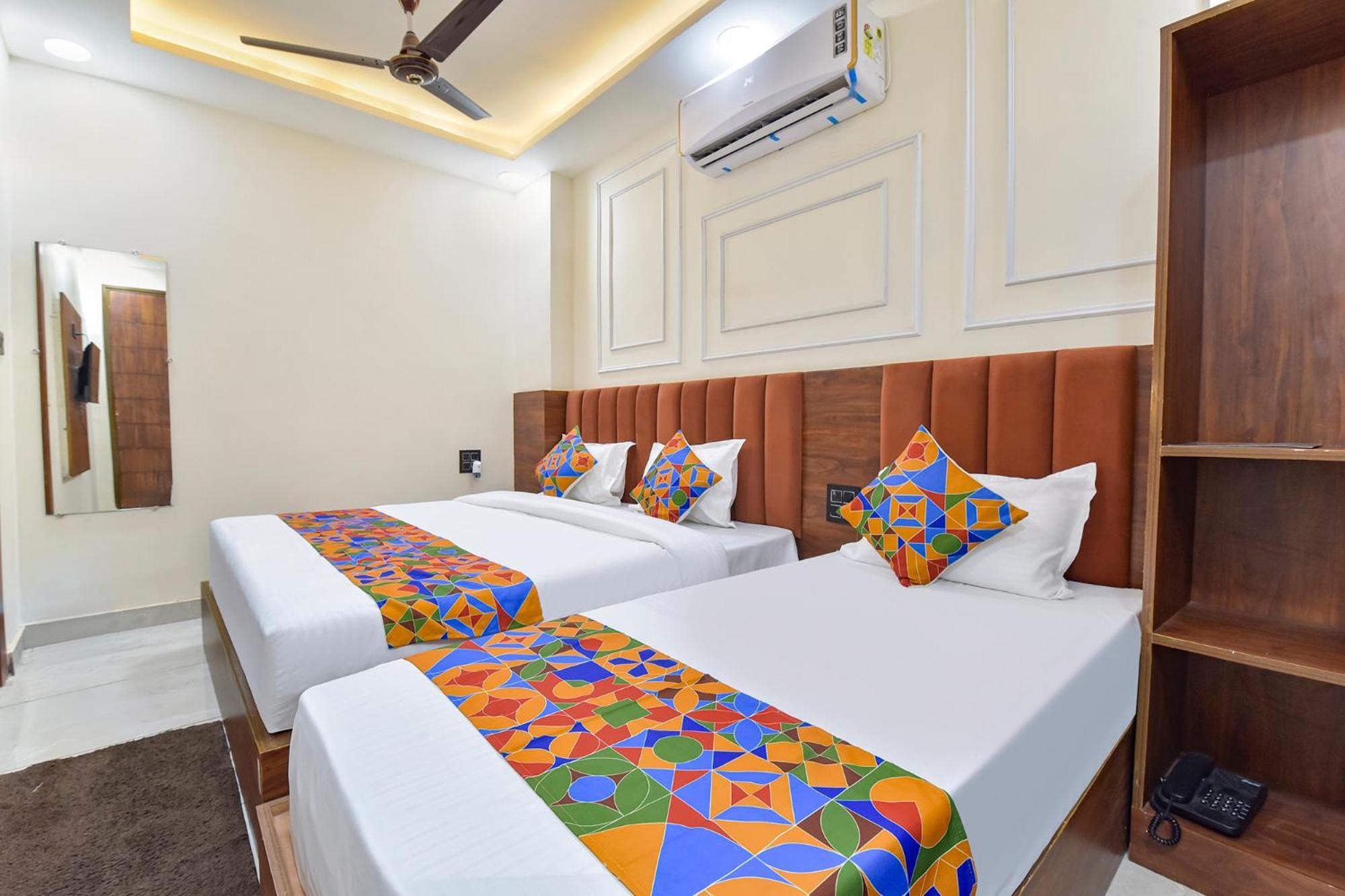 Hotel Fabhotel Royal Portico