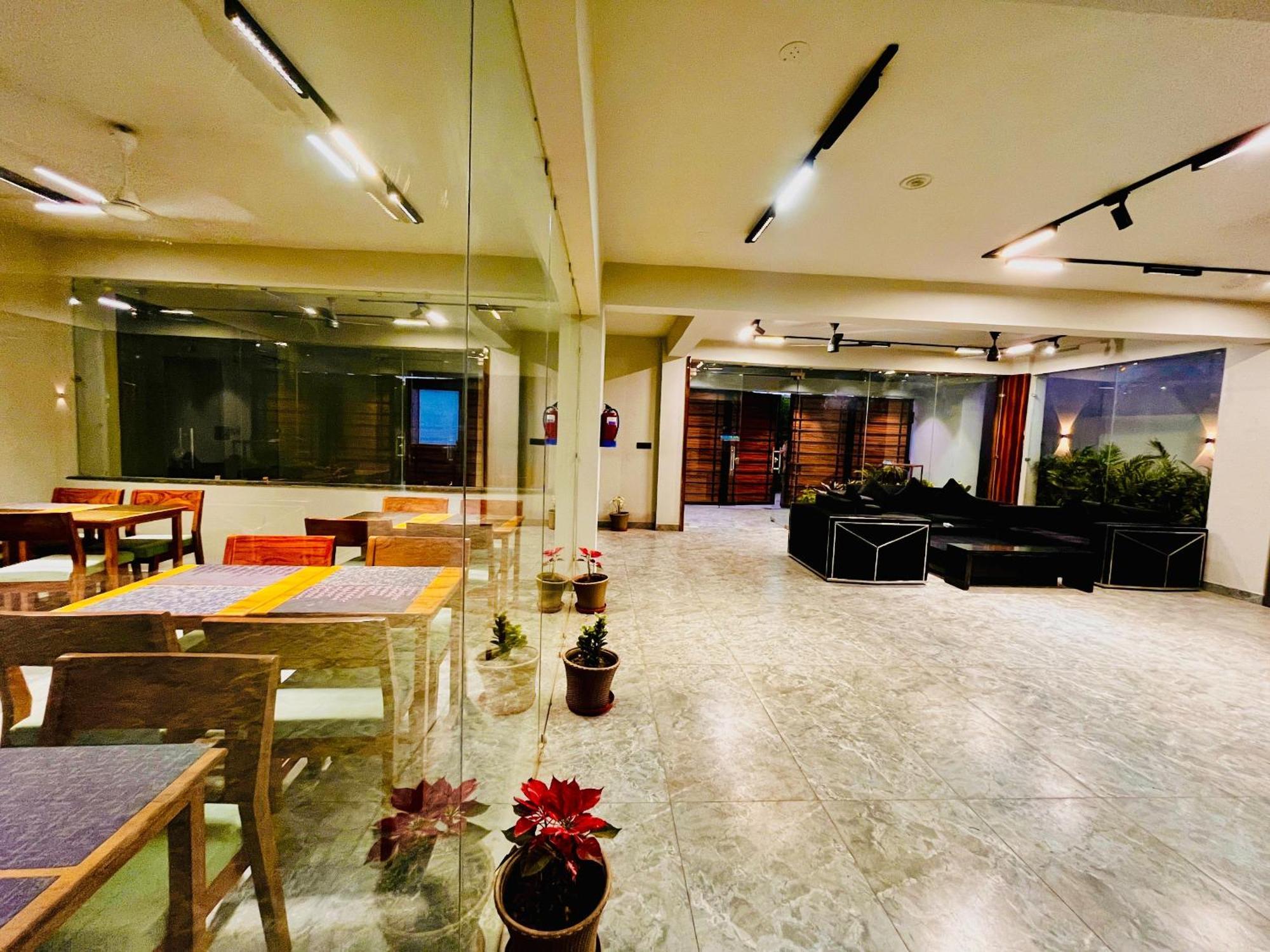 Hotel Aura Residency ,