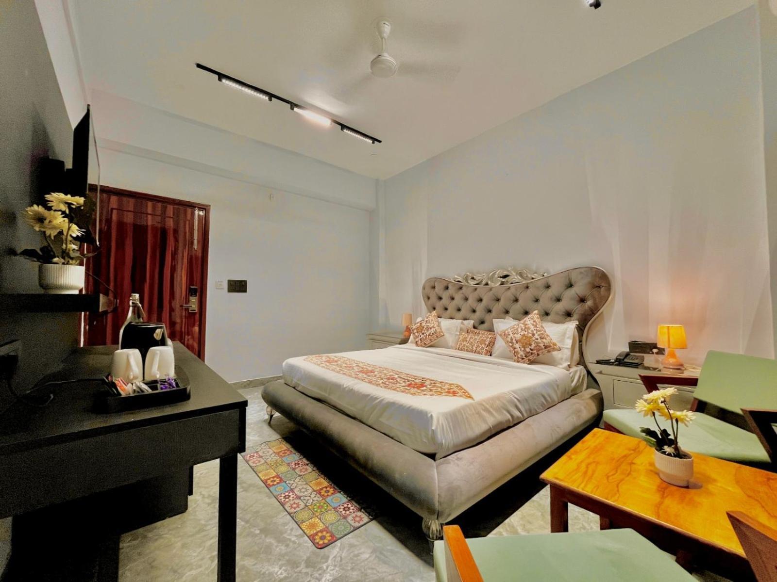 Aura Residency , 4*