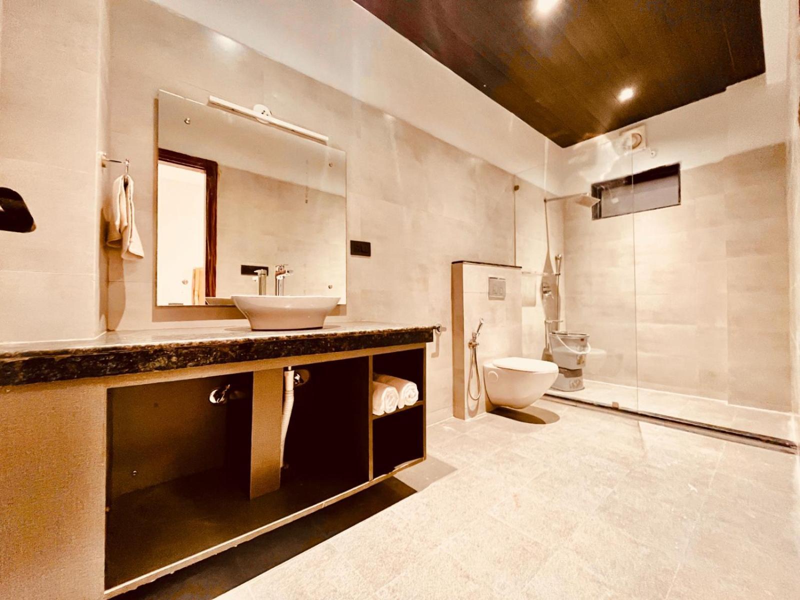 Hotel Aura Residency , 4*