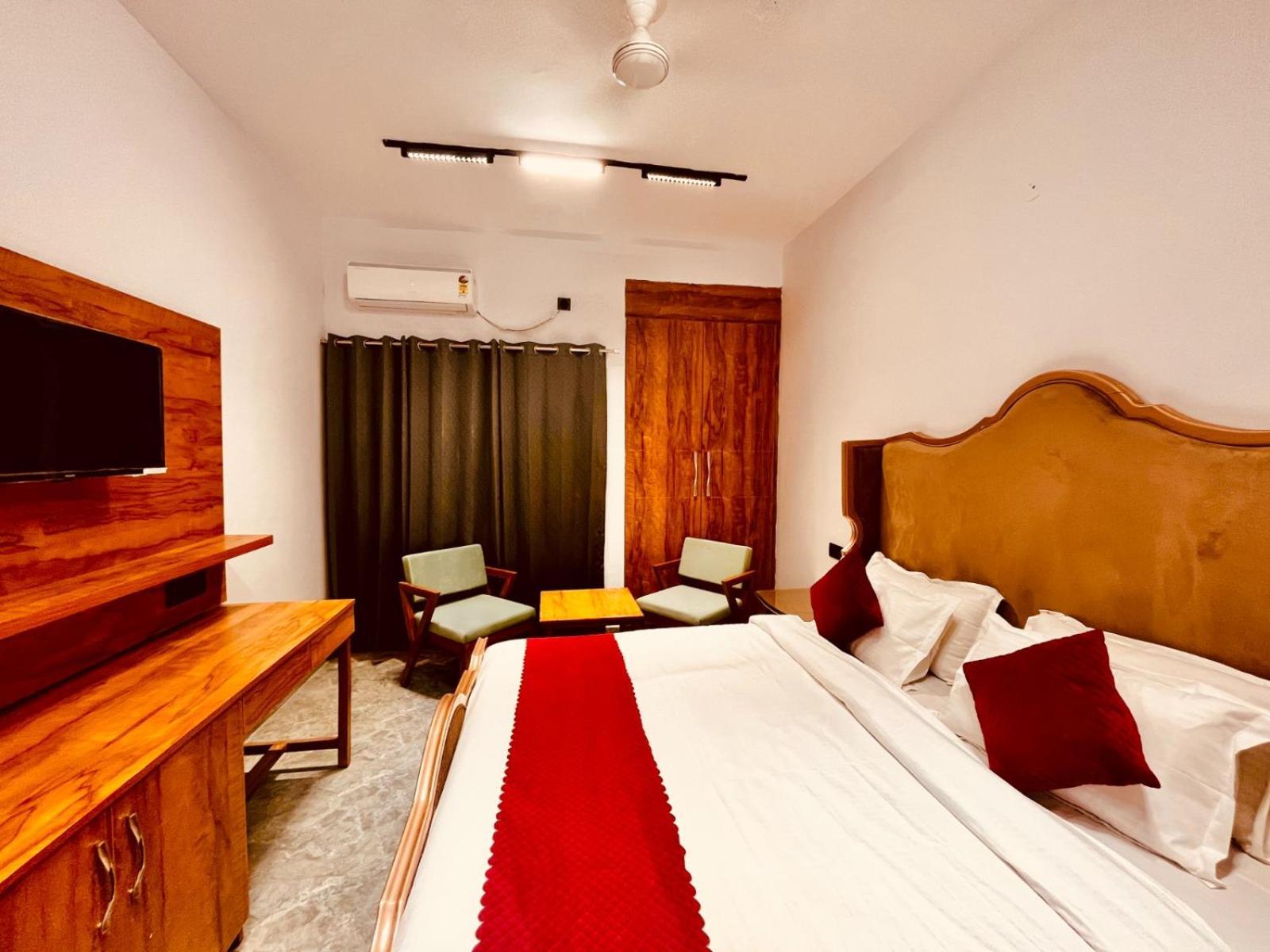 Aura Residency , Hotel