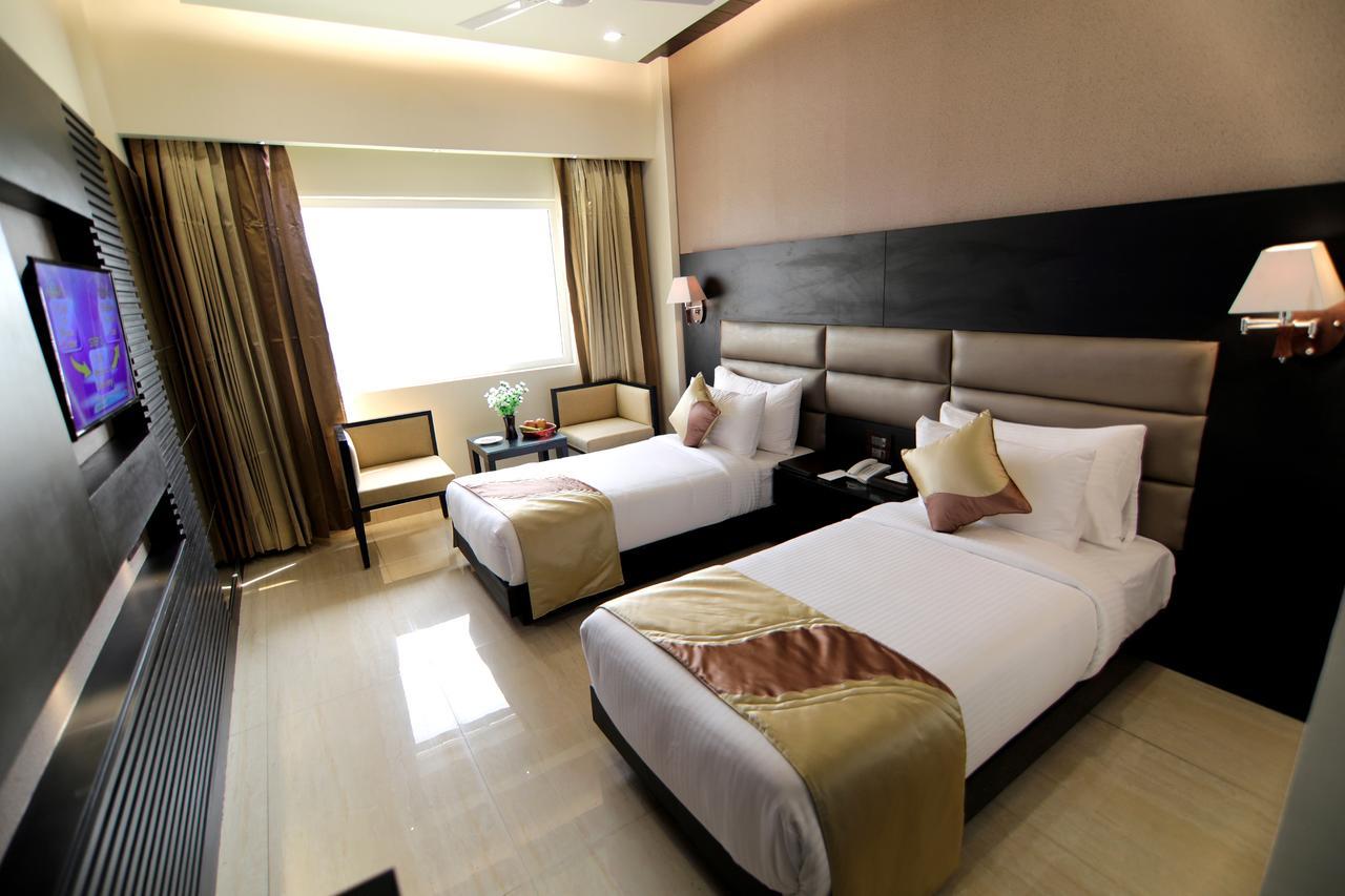 Hotel Grand Orchid 4*
