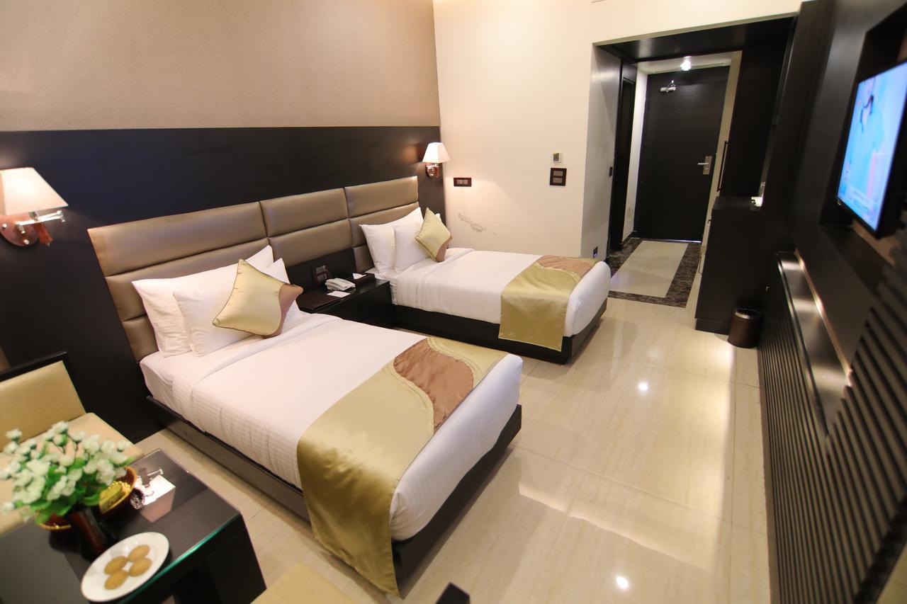 Hotel Grand Orchid 4*