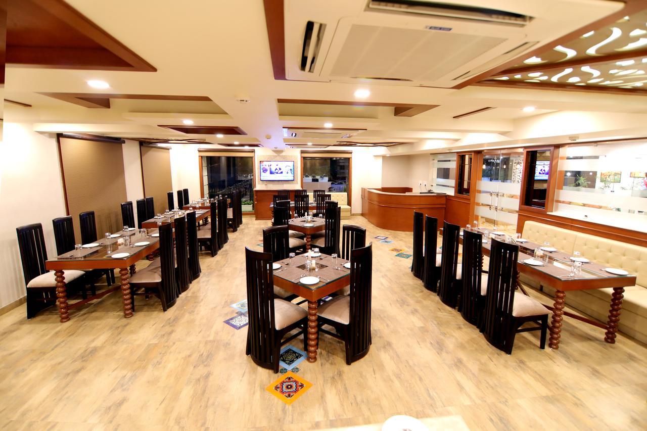 Hotel Grand Orchid 4*