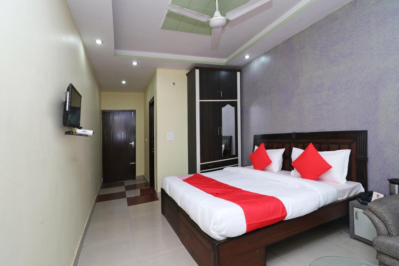 Hotel Oyo 14708 Ashiyana 3*