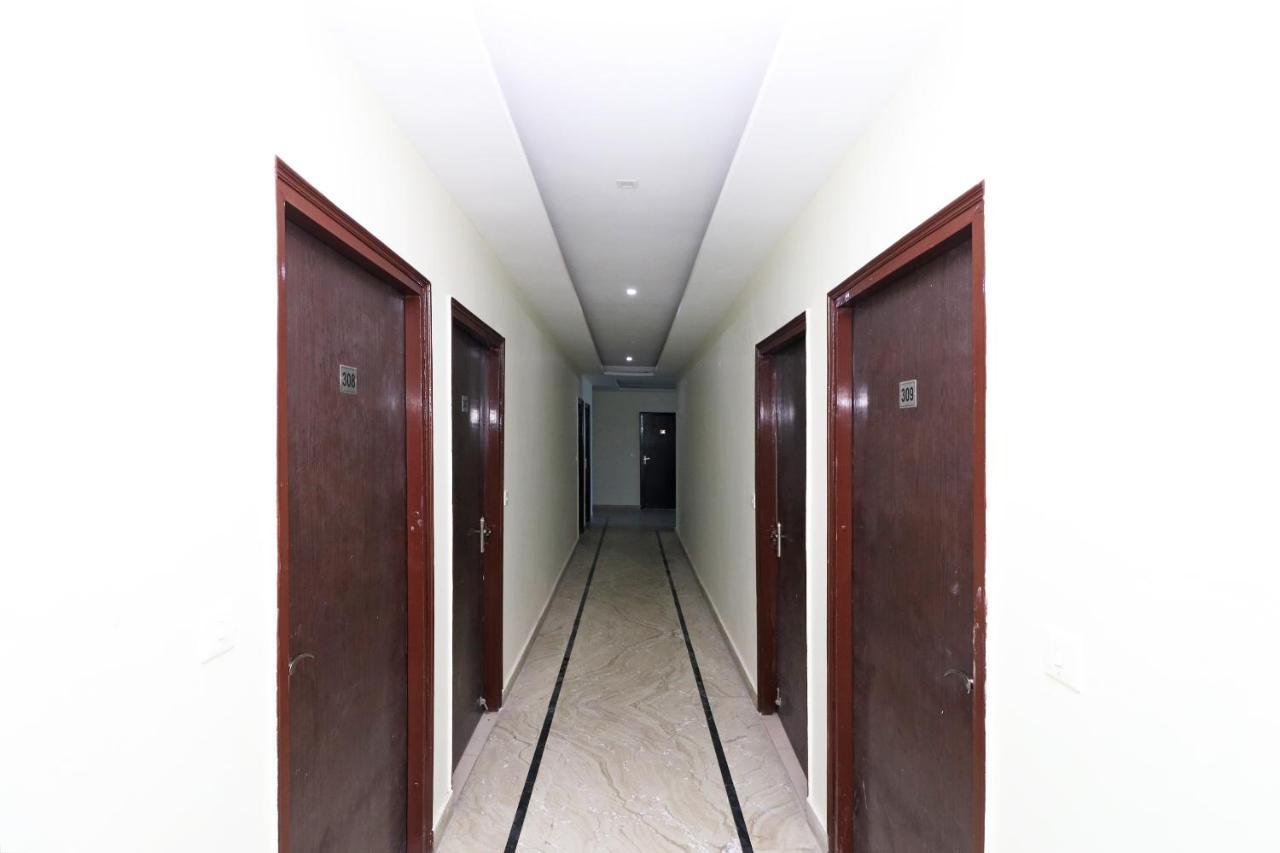 Oyo 14708 Ashiyana Hotel 3*
