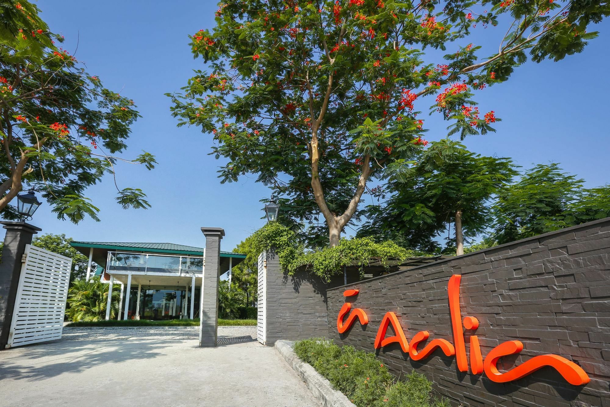 Amatra By The Ganges 4*