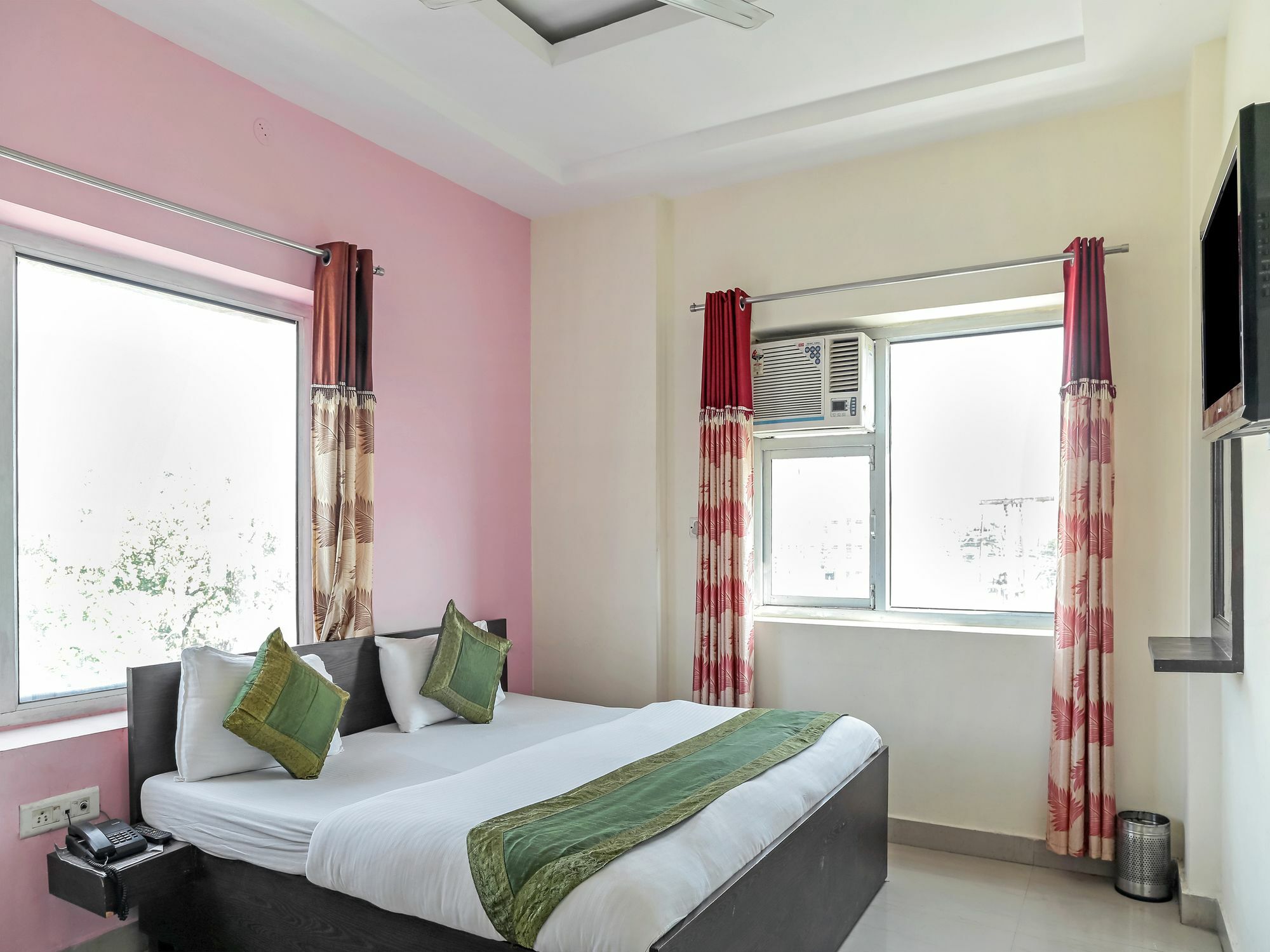Treebo Hill View Hotel 3*