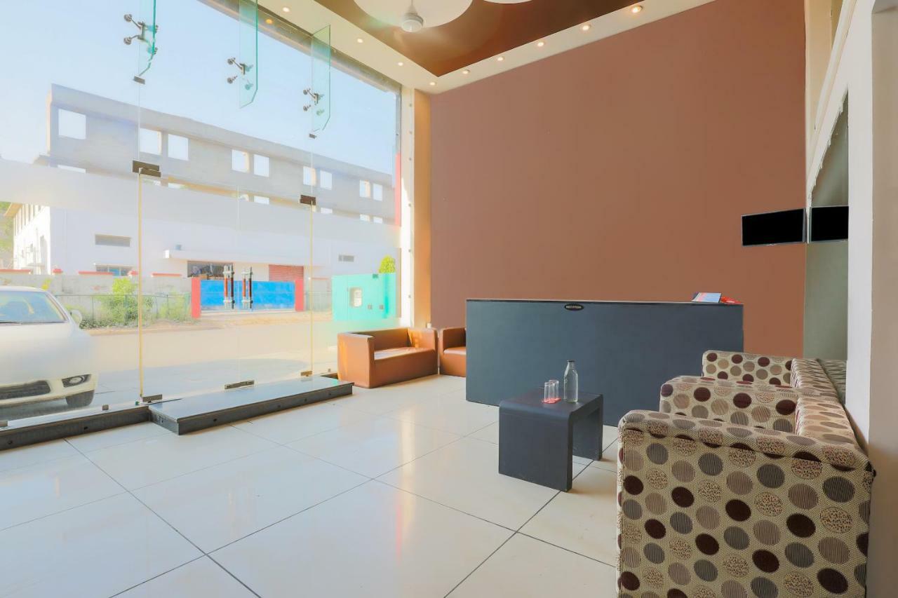 Hotel Oyo Flagship 22828 Sector 1a