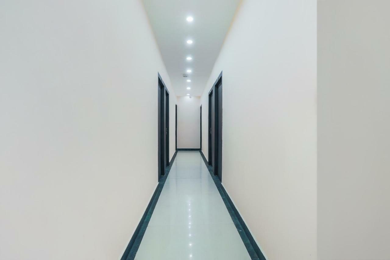 Hotel Oyo Flagship 22828 Sector 1a 3*