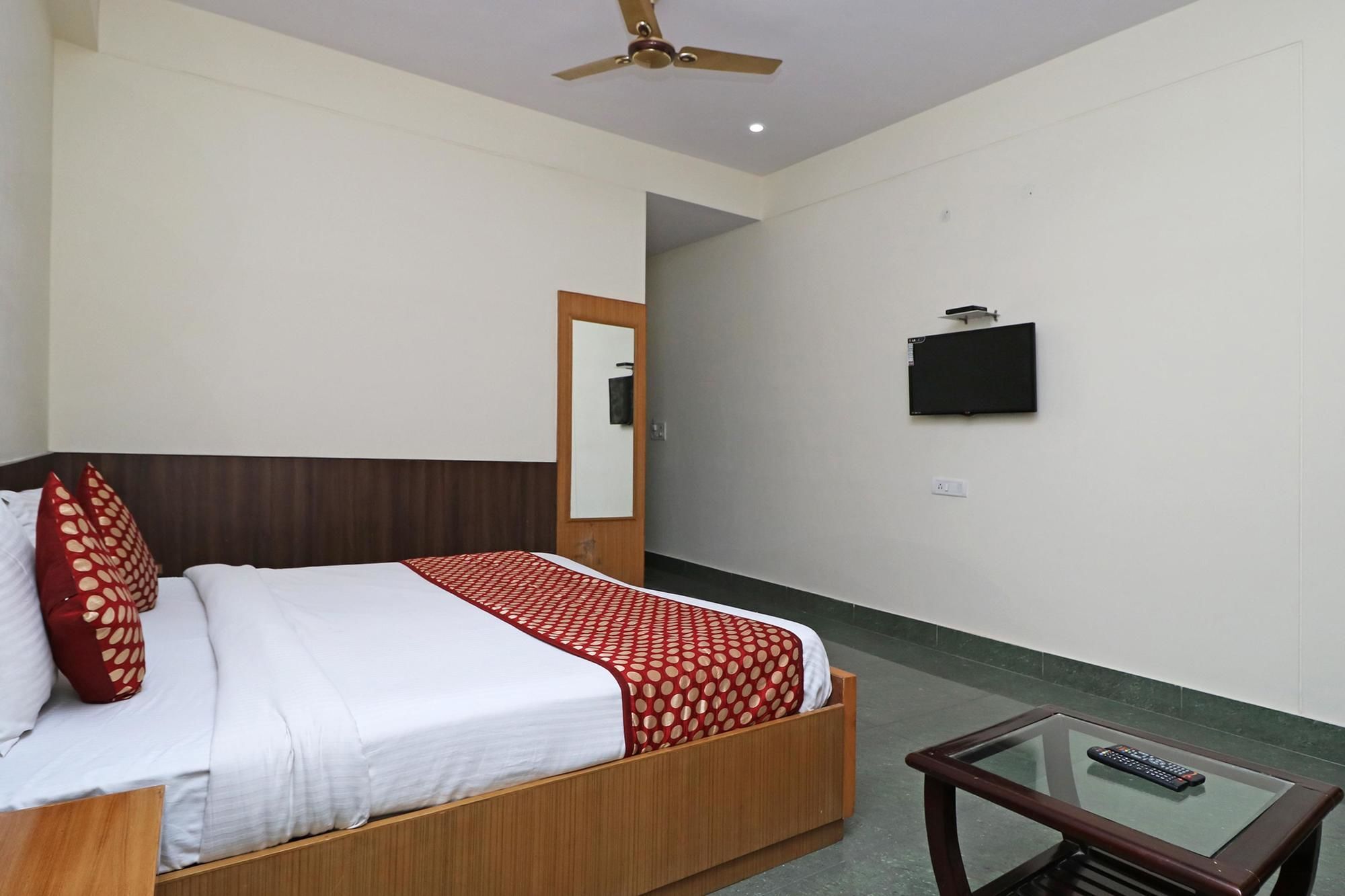 Oyo 4798 Great Periwal Hotel 3*