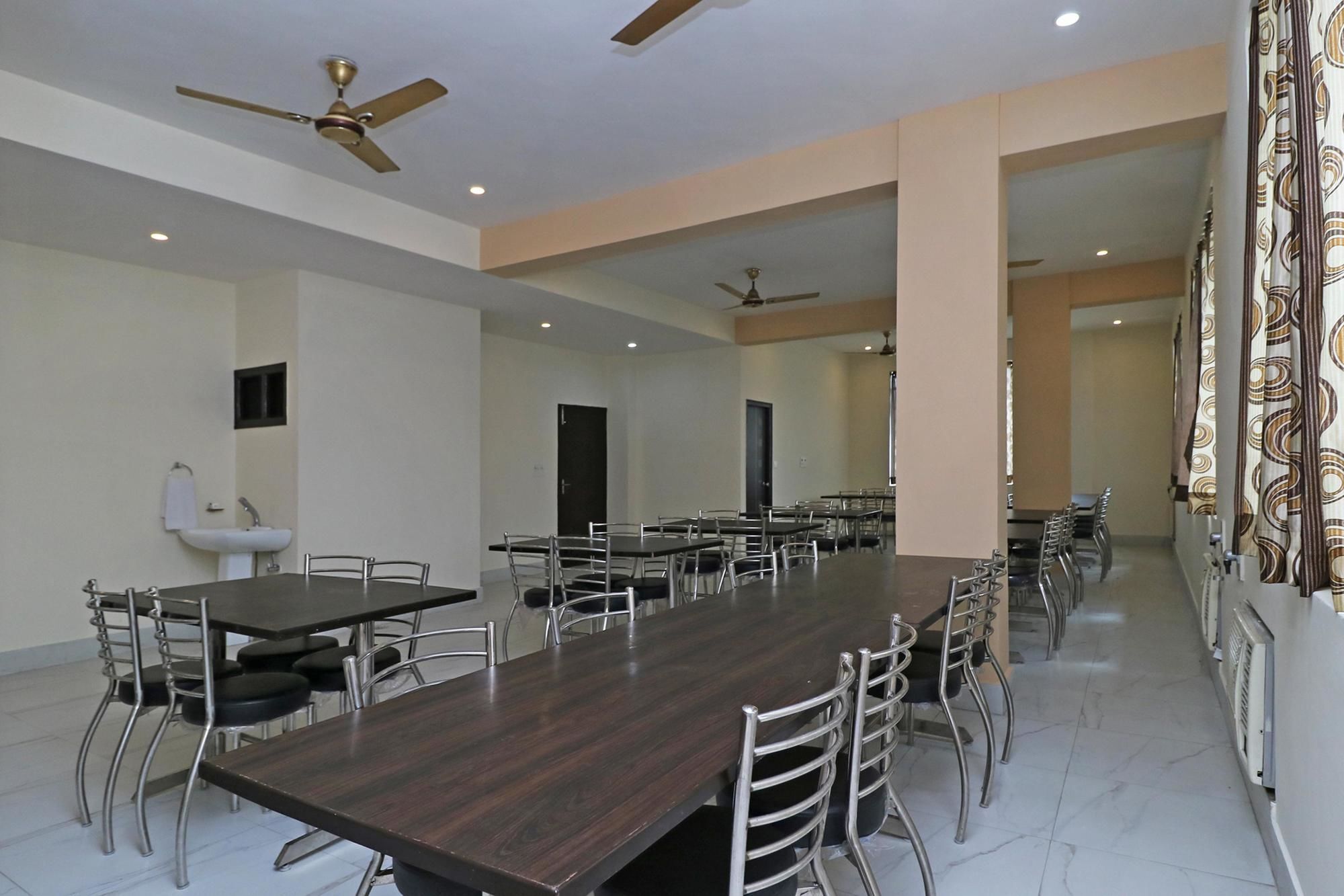 Oyo 4798 Great Periwal Hotel