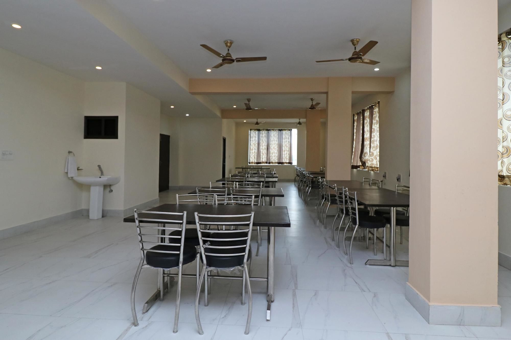 Hotel Oyo 4798 Great Periwal