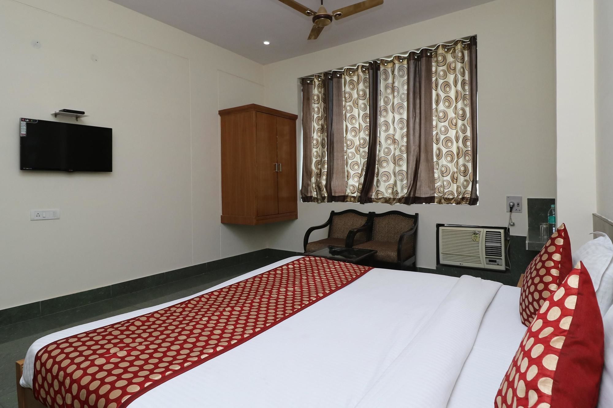 Oyo 4798 Great Periwal Hotel 3*