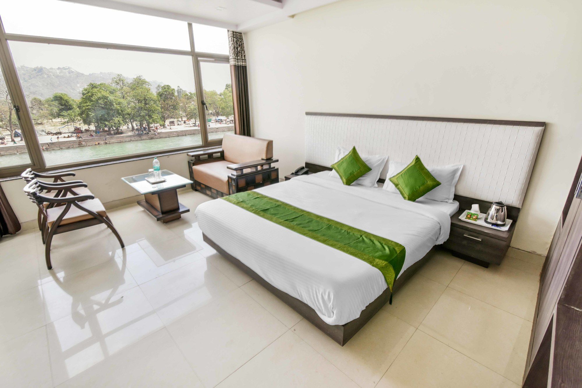Hotel Treebo Anand Niketan 3*