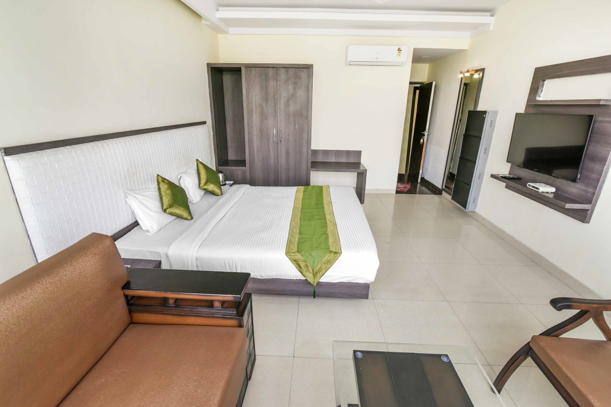 Hotel Treebo Anand Niketan 3*