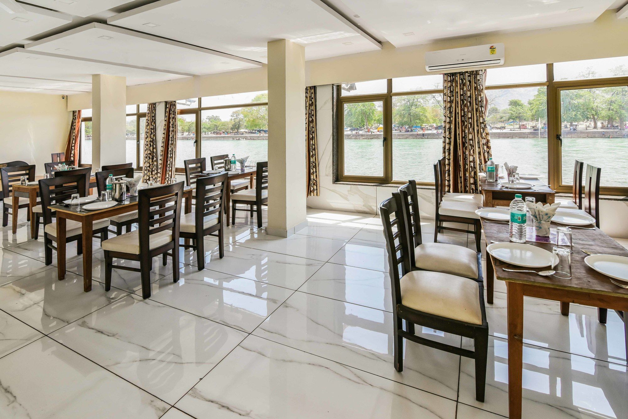 Treebo Anand Niketan Hotel 3*