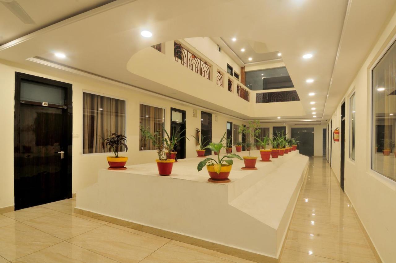 Vinayak Hotel 3*