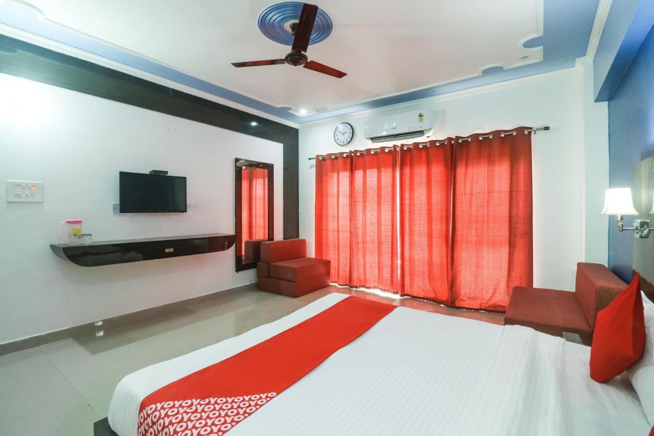 Oyo 49582 Jhanvi Yoga Dham Hotel